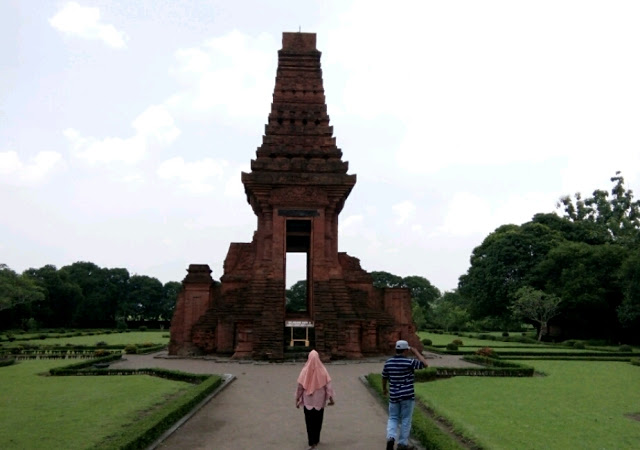 Terungkap Candi Bajang Ratu Memiliki Tiga Versi Sejarah