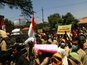 Ratusan Guru Tidak Tetap Mojokerto Berunjuk Rasa  Tuntut Kesejahteraan