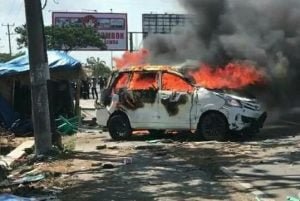 Usai Tertabrak Hingga Tewas, Keluarga Korban Bakar Mobil Pelaku