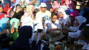 Sandiaga Uno Senam Pagi Bersama Emak – Emak