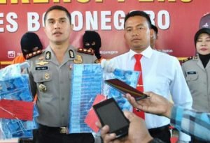 Edarkan Uang Palsu Di Bojonegoro Dua Pemuda Diringkus