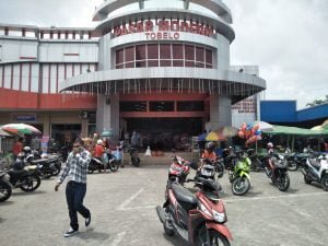 Abu Vulkanik Gunung Dukono Berhamburan, Warga Terancam