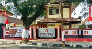 Rugikan Negara, Komisioner Bawaslu Blitar Jadi Tersangka