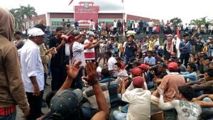 Dengan Pendekatan Persuasif Dan Emosional, Kapolres Halut Mampu Redam Amarah Ribuan Masa