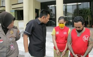 Emak Emak Diringkus Polrestabes Surabaya Lantaran Edarkan Sesuatu