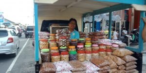 Pedagang Musiman Di Pasar Tobelo, Mengeluh