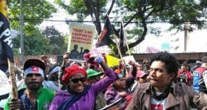 Mahasiswa Papua Gelar Demonstrasi Di Jalan Pemuda Surabaya