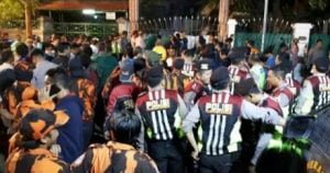 Mahasiswa Asal Papua Menolak Untuk Dievakuasi Oleh Petugas