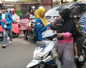 Peringati Hari Ibu, Kopri PMII Bangkalan Turun Jalan