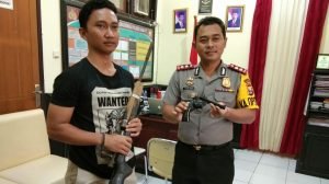 Demi Keamanan, Dua Pucuk Senpi Diserahkan Ke Polres Halut