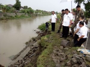 Ambrolnya Tanggul Di Gunung Gedangan Tanggungjawab Siapa