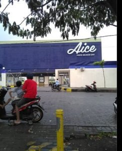 PELAKSANAAN ALIH DAYA DI PT AICE TAK SESUI UU