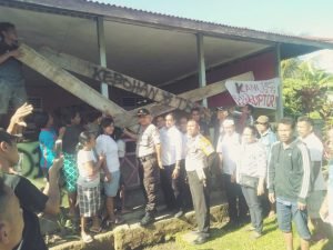 Dimediasi Oleh Jajaran Polres Halut Dan Camat Galsel, Palang Pintu Di Kantor Desa Bale Dibuka