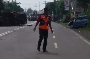 Avanza Oleng Sebabkan Sopirnya Tewas, Ini Ceritanya