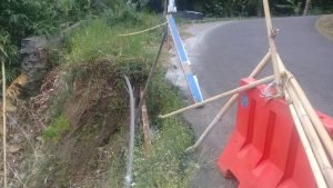 Badan Jalan Hampir Putus, Warga Tongole Resah