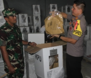 Dandim 0820 Tinjau Gudang Penyimpanan Logistik KPUD Kota Probolinggo