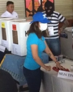 Vanesa Angel Nyoblos Di Rutan Medaeng Jawa Timur