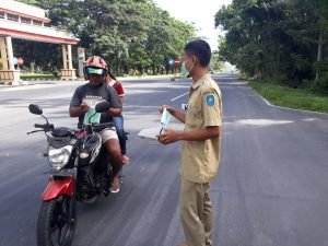 Abu Gunung Beterbangan, BPBD Halut Bagikan Masker