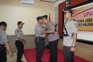 Kapolres Halsel Pimpin Upacara Serah Terima Jabatan