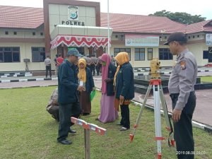 Tim Kemenag Halsel Tentukan Kalibrasi Arah Kiblat Di Lapangan Polres Halsel