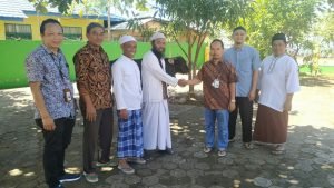 PT Antam Serahkan 12 Ekor Hewan Kurban