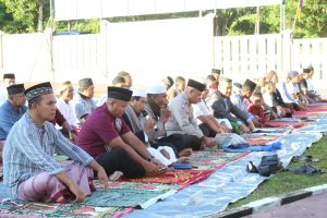 Polres Halsel Gelar Sholat Idul Adha Dan Pembagian Hewan Qurban