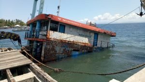 Kapal Tak Bertuan Terbengkalai di Pelabuhan Kupal