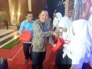 Diknas Berikan Penghargaan Siswa Berprestasi