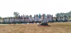 Kemarau Panjang, Siswa MI Ma’arif Al-Huda Lakukan Sholat Di Bawah Matahari