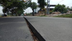 Rekahan Jalan Berbahaya, Dinas PU Mojokerto Tutup Mata