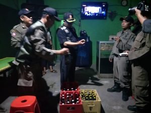 Jelang Natal Dan Tahun Baru, POL PP Mojokerto Sita Ratusan Minuman Beralkohol