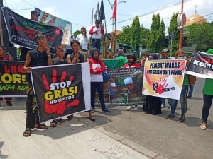 Ratusan Masa Anti Korupsi, Gruduk Pemkot Mojokerto Dan OPD