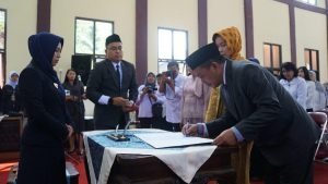 Berat, Neng Ita Sodorkan Pakta Integritas Untuk Kasek Kota Mojokerto