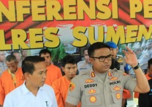 Ditinggal Mantan Menikah, Pria Ini Lemparkan Bondet