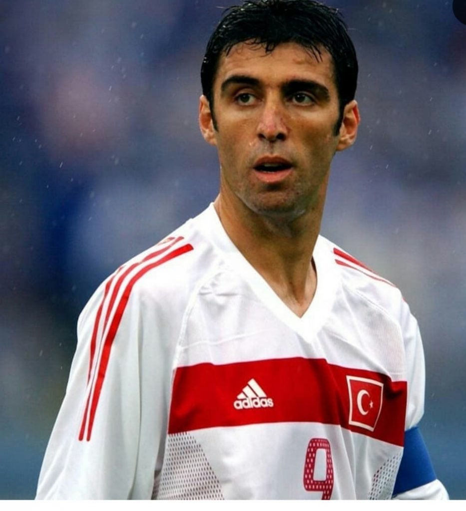 Mantan Kapten Timnas Turki, Jadi Driver Ojol