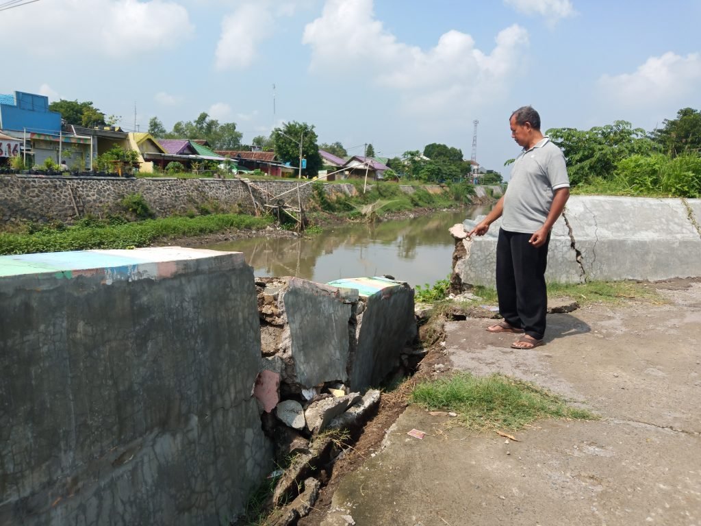 Tanggul Jebol, Nasib Warga Gununggedangan Diujung Tanduk