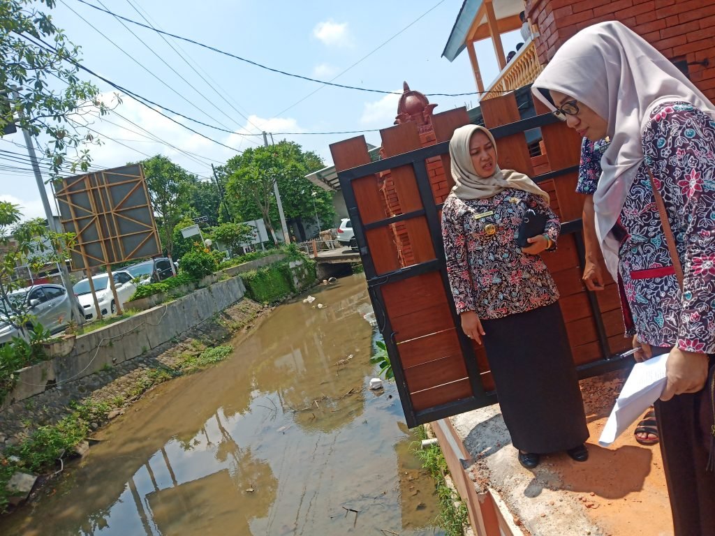 Neng Ita Tinjau Pintu Gerbang Ala Majapahit Kelurahan Miji