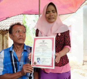 Keluarga Perempuan Cantik Terbakar Di Kebun Kelapa, Tuntut Hukum Pelaku