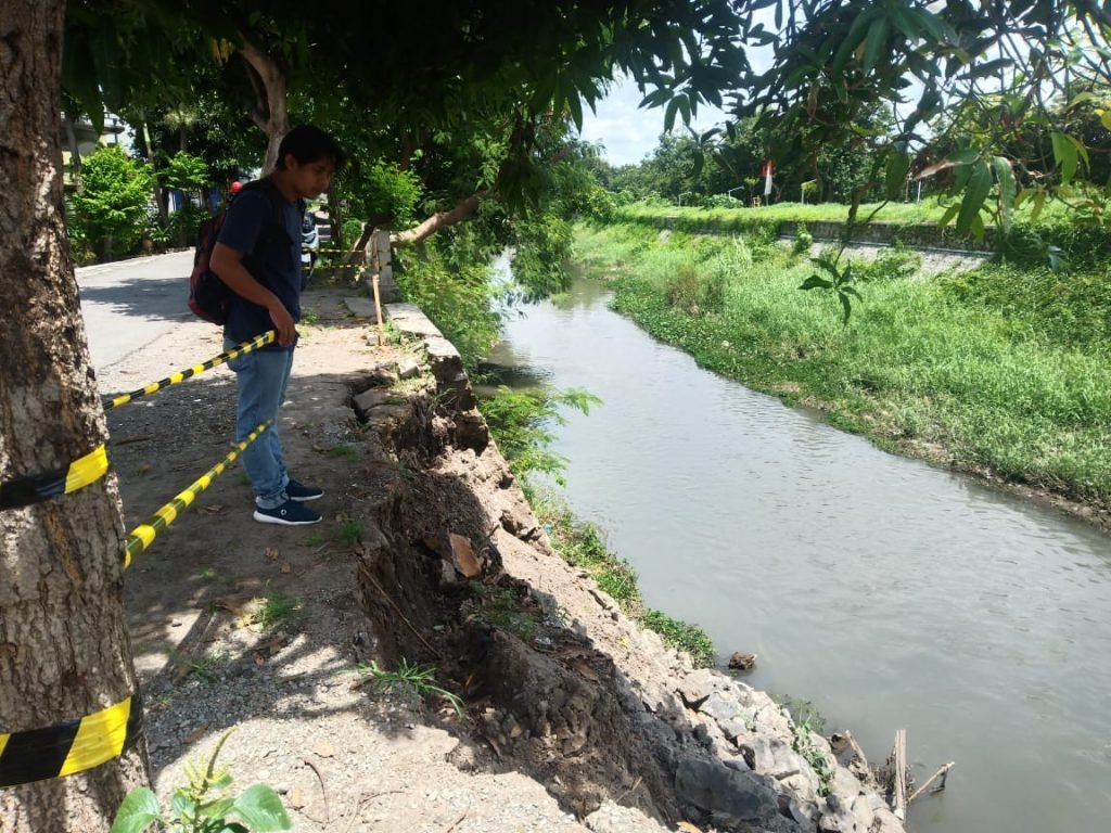 Tanggul Jebol, Warga Takut Banjir, Ini langkah Neng Ita
