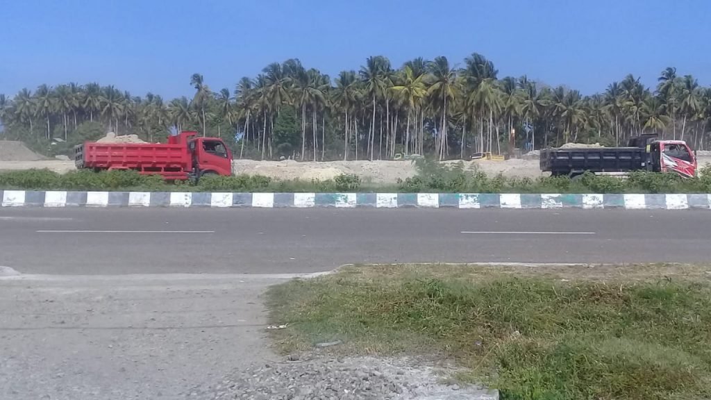 Warga Keluhakan Debu Kendaraan Proyek, Diduga Proyek Tak Miliki Amdal