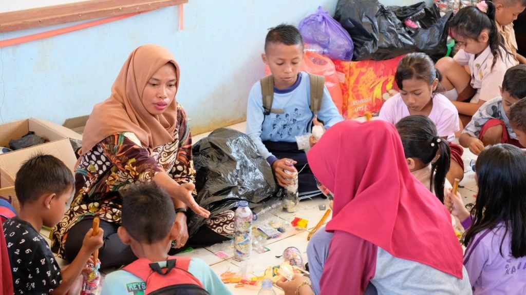 Meriahnya Peringatan Hari Peduli Sampah Nasional di Desa Kawasi