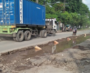 Proyek SPAM Umbulan di Jalan Mayjen Sungkono Gresik, Rusak Jalan dan Dikeluhkan