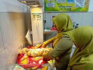 Penjual Pecel Lele Temukan Bayi di Kebun