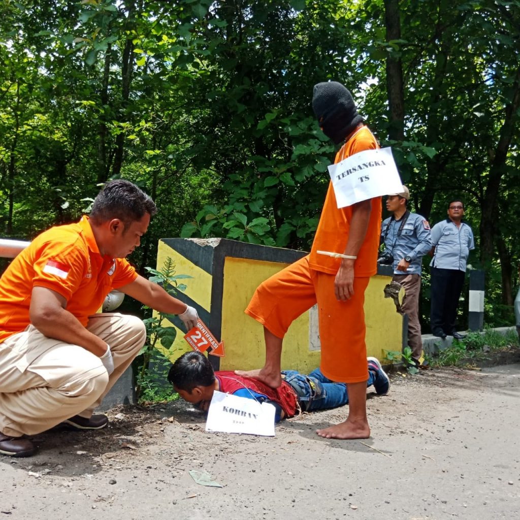 Pembunuhan Bocah Di Hutan Kemlagi, Direkonstruksi, Polisi Belum Temukan ...