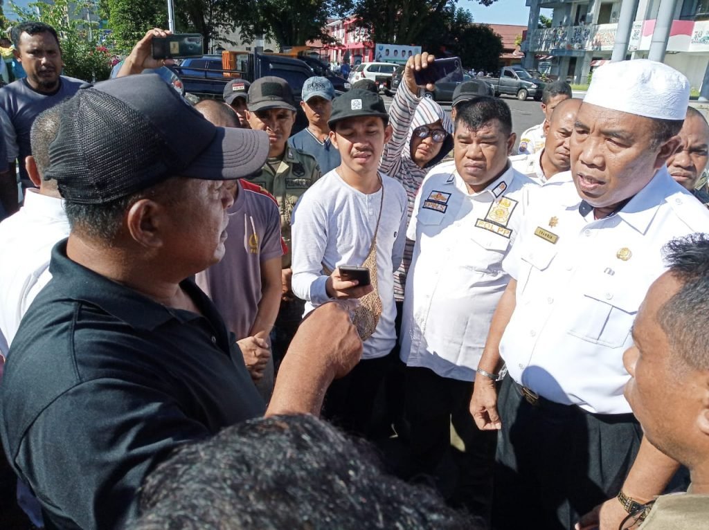 P3IKT Gelar Aksi Tuntut Pemkot Dan Perindag Kota Ternate Soal Sampah