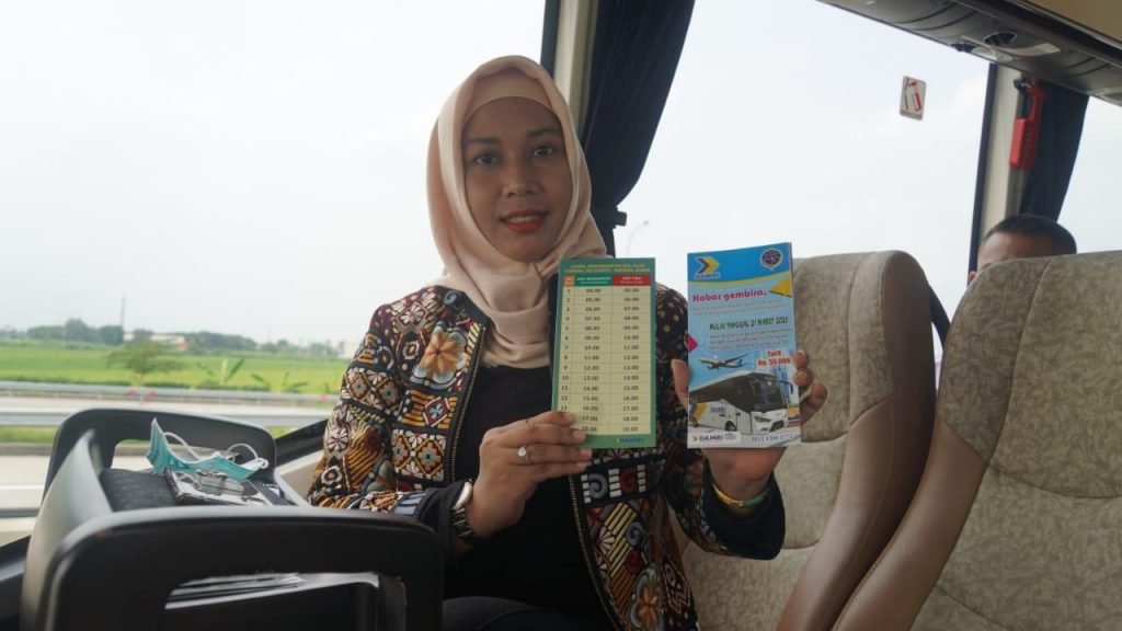 Launching Angkutan Pemandu Moda, Ning Ita Jajal Bus Bandara 