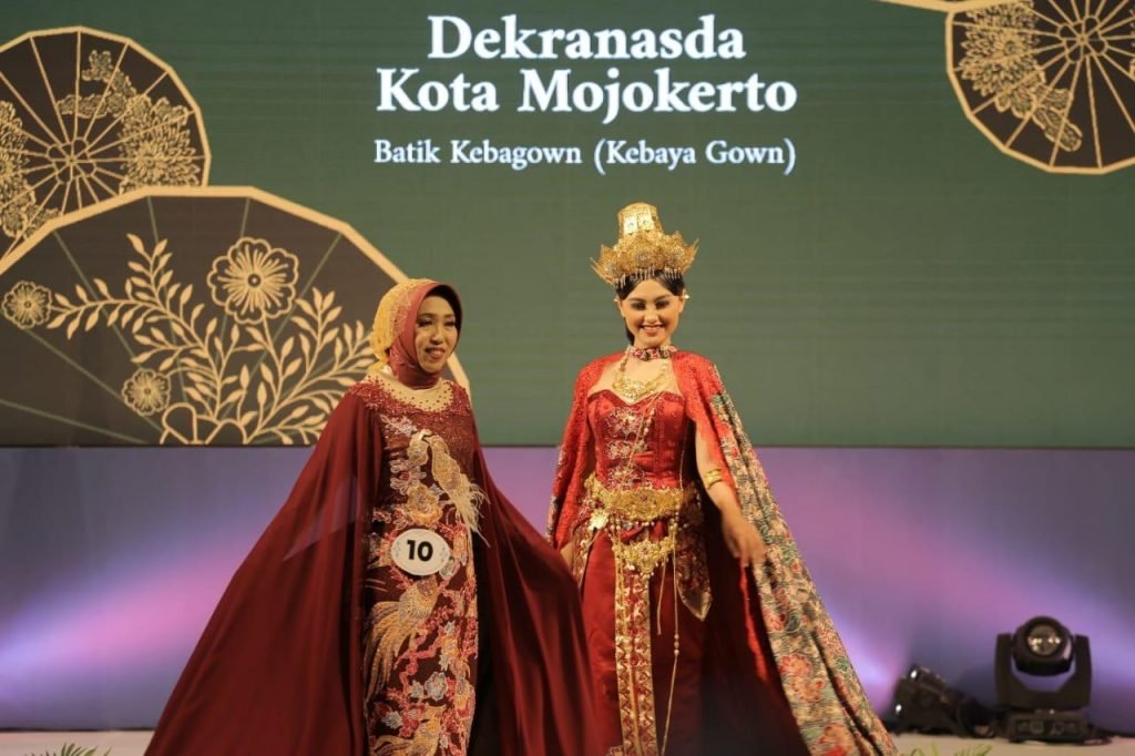 Istri Wawali Cak Rizal, Tampil Memukau Dengan Kebaya Gown Desainer Lokal Asli Kota Mojokerto