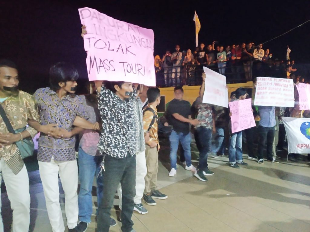 Bupati Pulau Morotai ke Acara Lunching Festival Morotai 2020, Di Sambut Aksi Bisu Mahasiswa