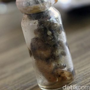 Penemuan Tuyul Dalam Botol Hebohkan Warga