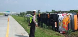 Bus Max Trans Tak Terkendali, 7 Penumpang Alami Luka Luka